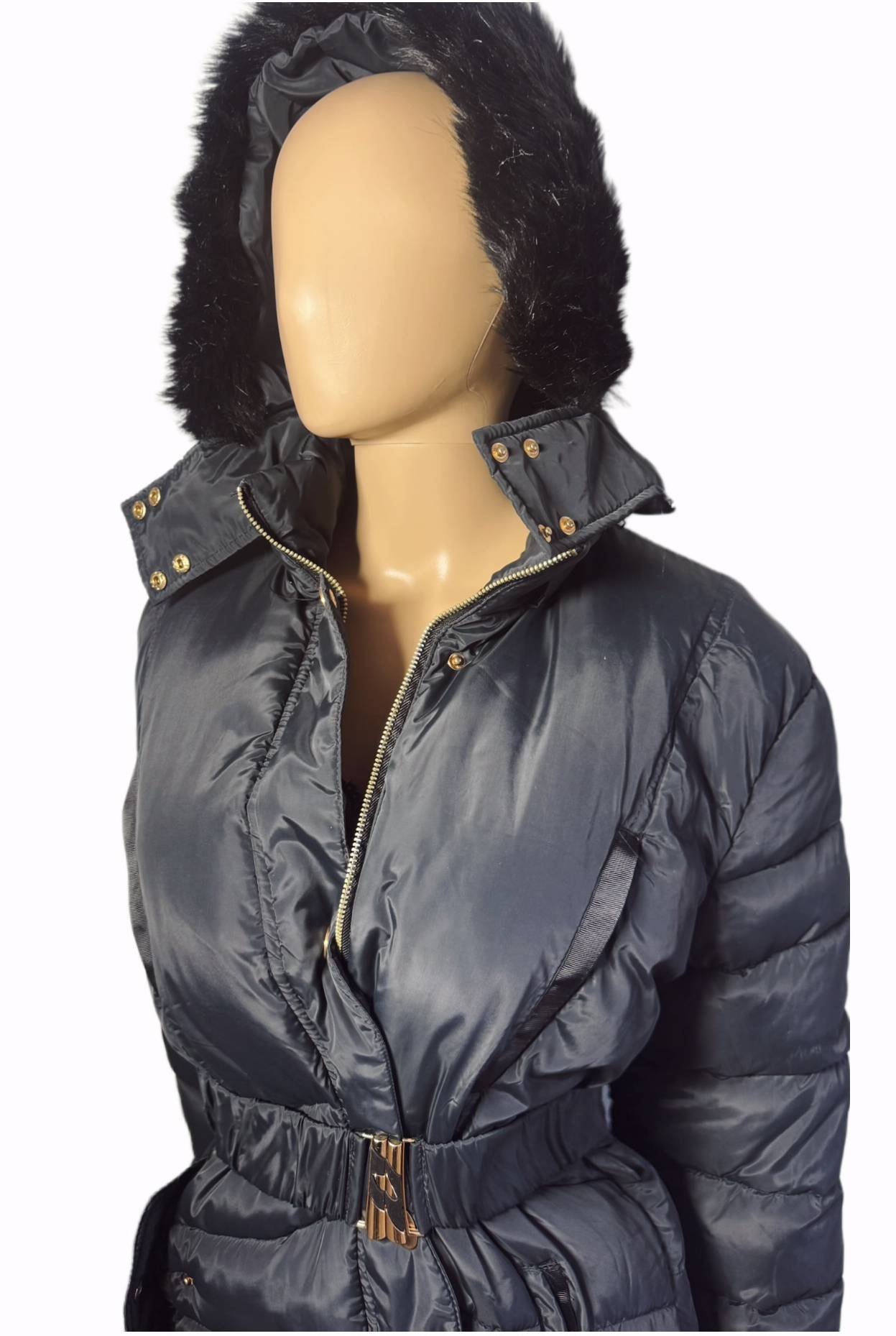 DÁMSKA ZIMNÁ BUNDA PREŠÍVANÁ ČIERNA S KAPUCNOU 4 Dámska zimná bunda prešívaná čierna s kapucnou