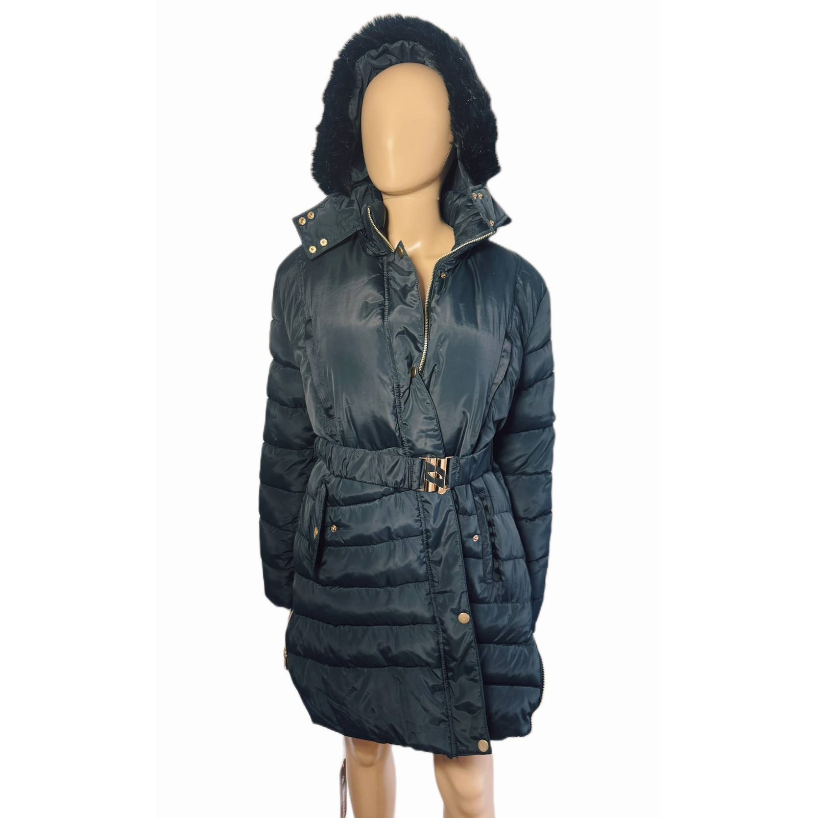 DÁMSKA ZIMNÁ BUNDA PREŠÍVANÁ ČIERNA S KAPUCNOU 3 Dámska zimná bunda prešívaná čierna s kapucnou