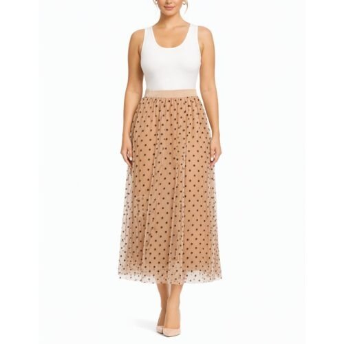 Béžová tylová midi maxi sukňa s čiernymi bodkami na modelke