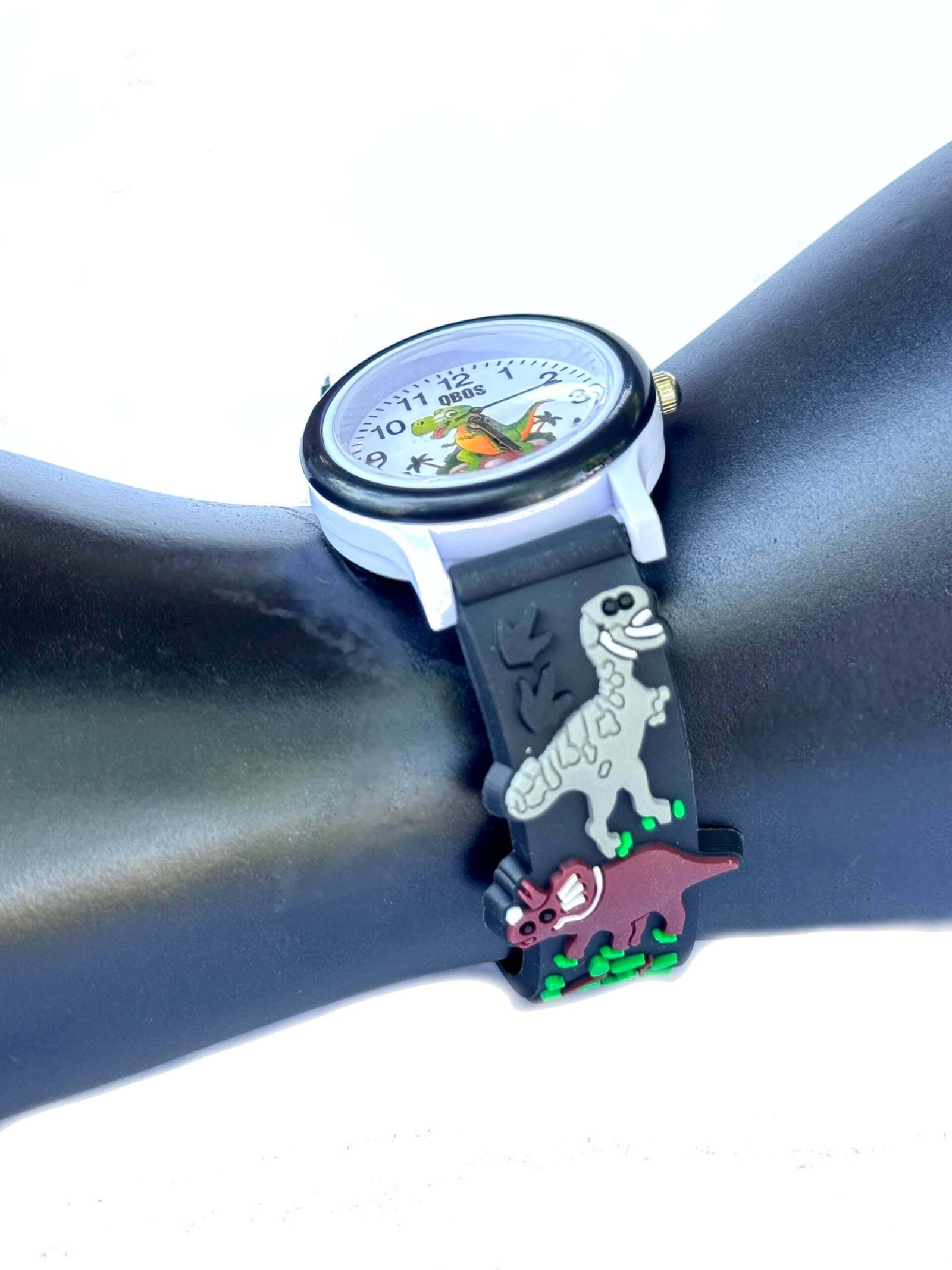 Detské hodinky Dino motív dinosaura Ø29 mm cierne 3 Detské hodinky Dino motív dinosaura Ø29 mm cierne – Obrázok 2
