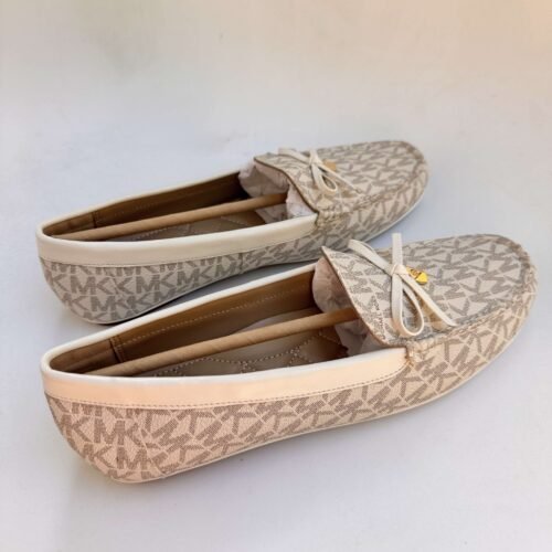 MICHAEL KORS DÁMSKE MOKASÍNY JULIETTE LOGO LOAFER VANILLA