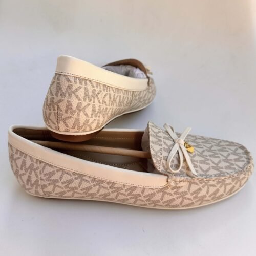 MICHAEL KORS DÁMSKE MOKASÍNY JULIETTE LOGO LOAFER VANILLA