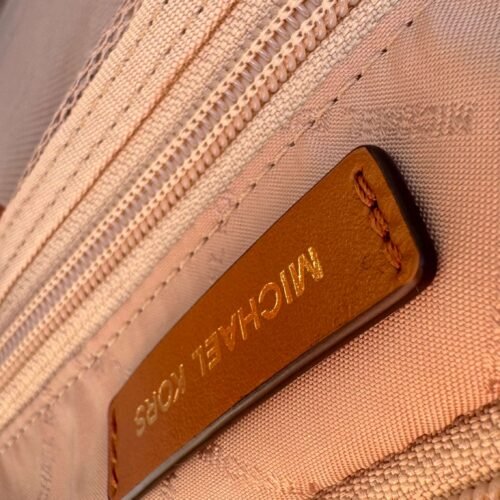 MICHAEL KORS kufor Signature Vanilla Hard Shell Suitcase – Obrázok 6
