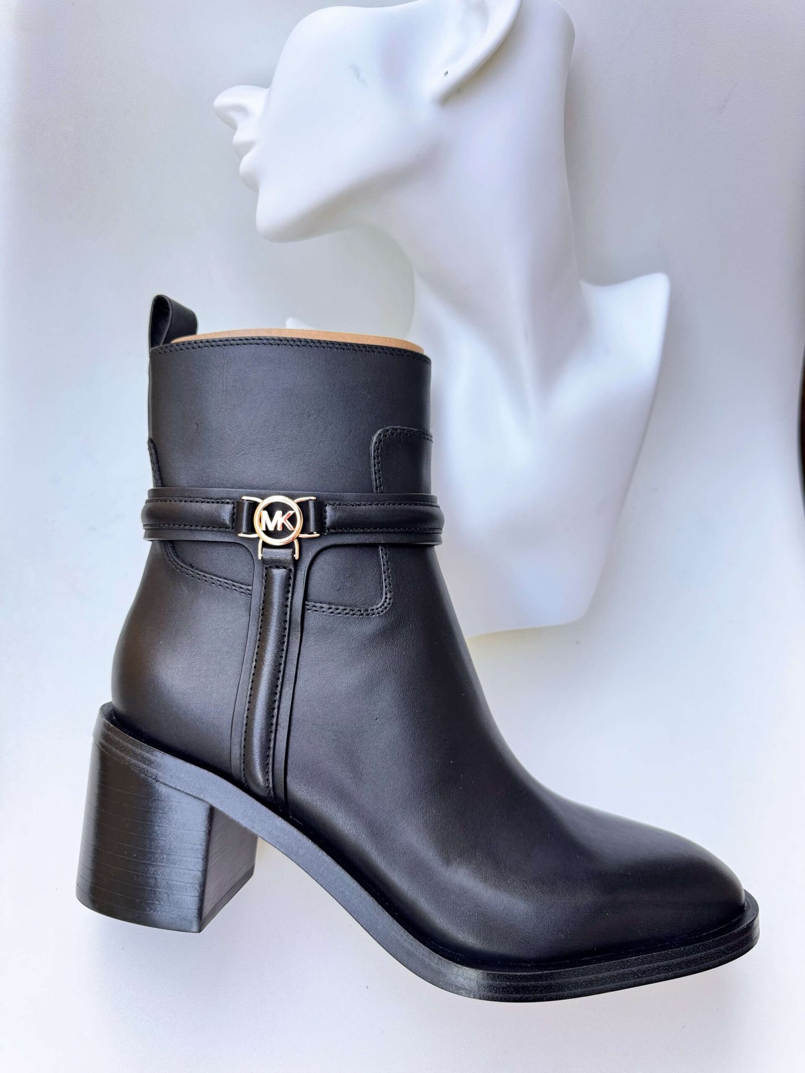 MICHAEL KORS MINDY BUCKLE ANKLE BOOTS CIZMY BLACK 3 MICHAEL KORS Mindy Buckle Ankle Boots Black 49F4MNME5L – dámske členkové čižmy
