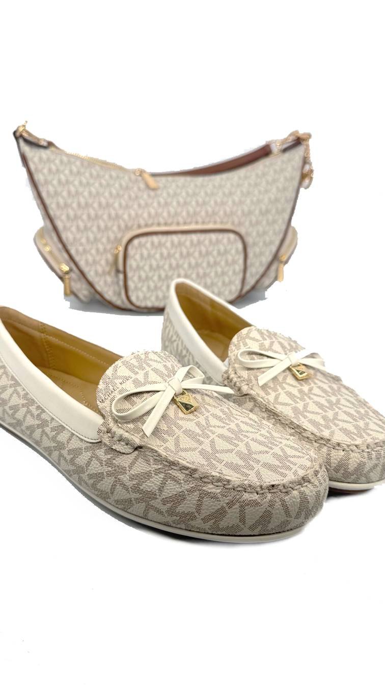 MICHAEL KORS DÁMSKE MOKASÍNY JULIETTE LOGO LOAFER VANILLA 1 mk kors loafers vanilla signature mokasiny